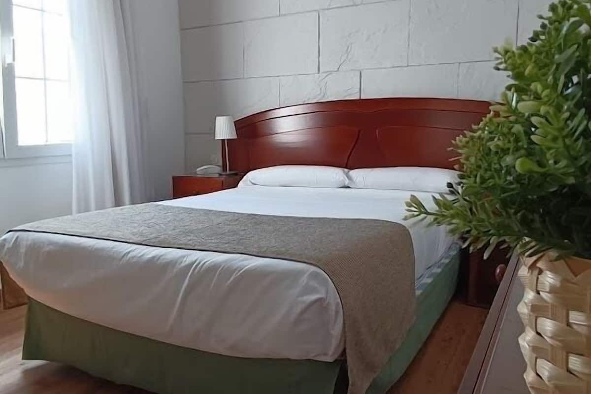 double room | desk, blackout curtains, iron/ironing board, free wifi