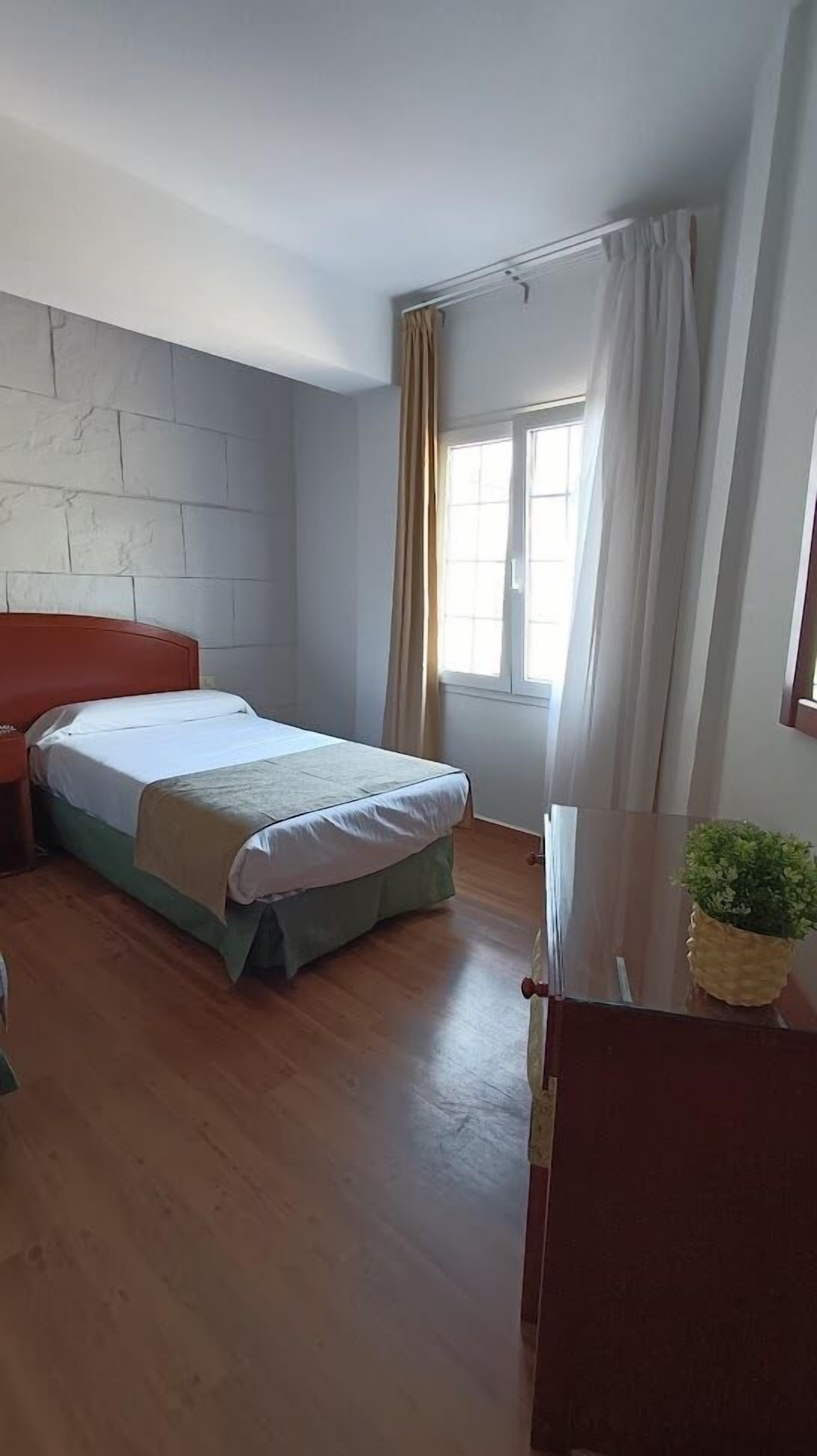 double room | desk, blackout curtains, iron/ironing board, free wifi