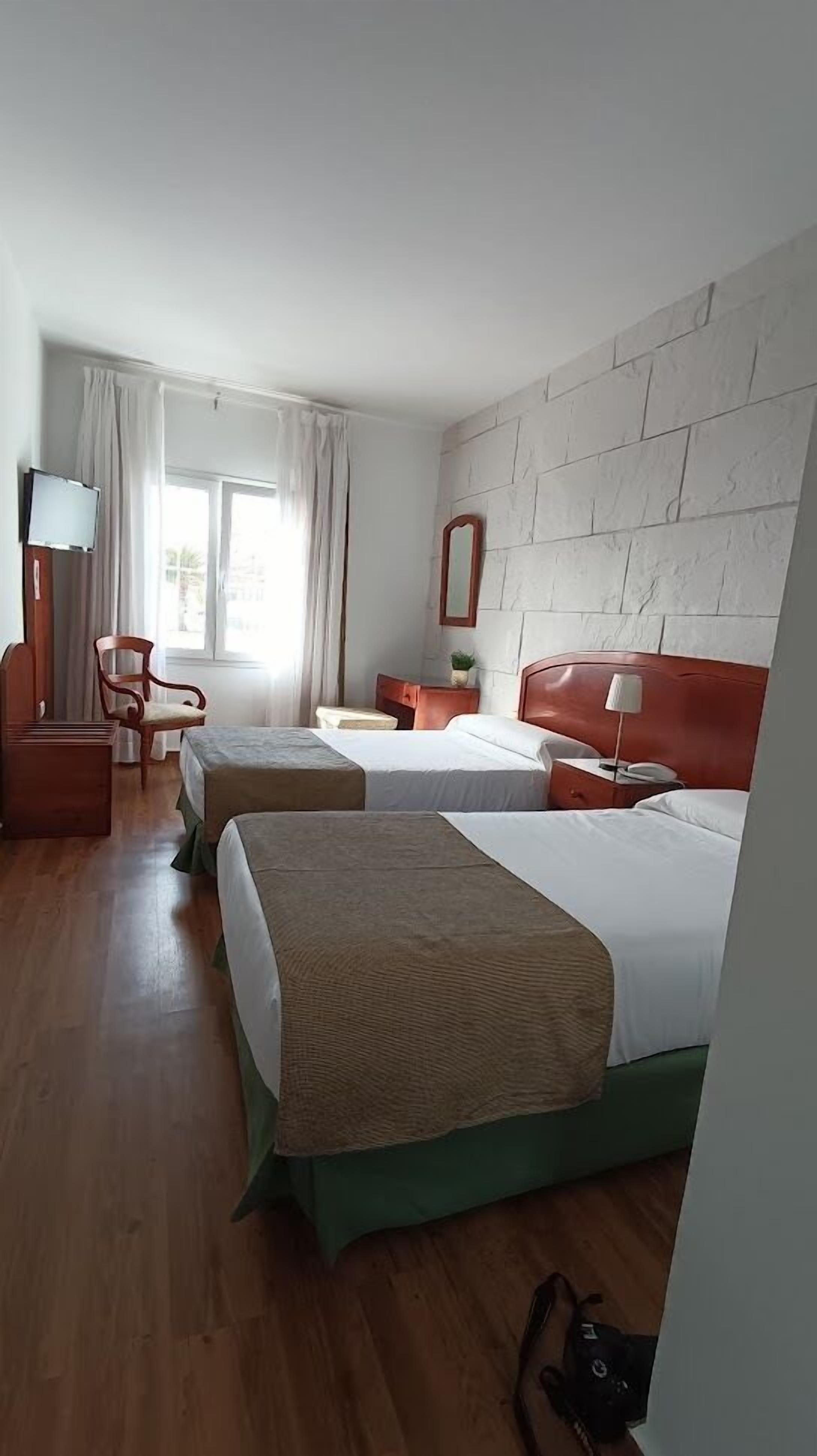 double room | desk, blackout curtains, iron/ironing board, free wifi