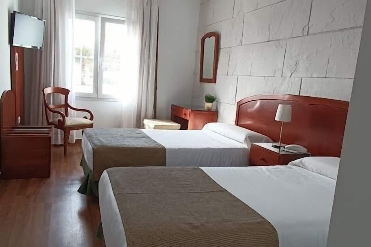 double room | desk, blackout curtains, iron/ironing board, free wifi