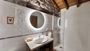 Apartment, mit Bad (1) | Badezimmer