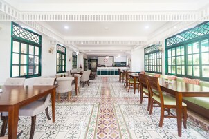 Daily buffet breakfast (THB 150 per person)