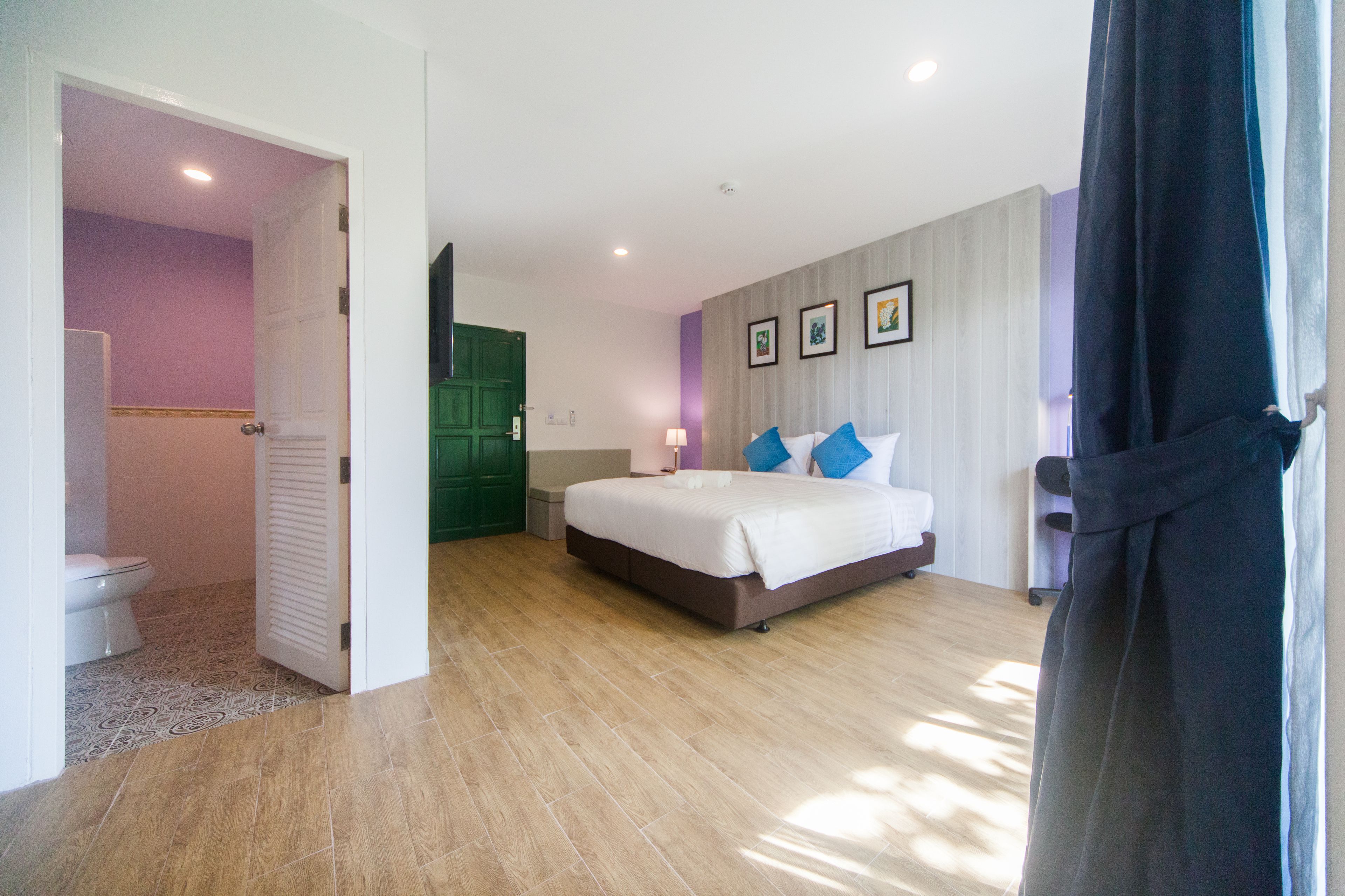 deluxe double room | premium bedding, free wifi, wheelchair access