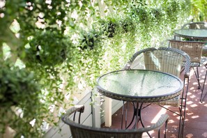 Terrace/patio - Anchan Laguna Hotel (Khon Kaen)