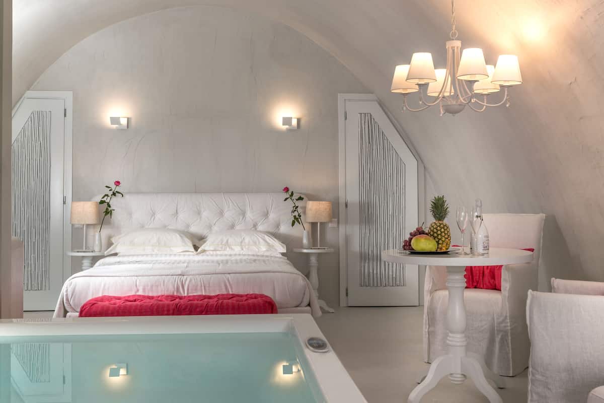 Honeymoon-Suite, Whirlpool (Indoor Heated) | Badezimmer | Kostenlose Toilettenartikel, Haartrockner, Bademäntel, Hausschuhe