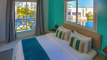 Apartment, Kitchenette | Premium bedding, in-room safe, cribs/infant beds, rollaway beds