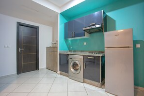 Apartment, Kitchenette | Private kitchenette