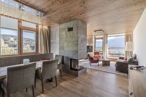 Suite (Awsome) | Zona de estar | Una televisión de pantalla plana, una tableta