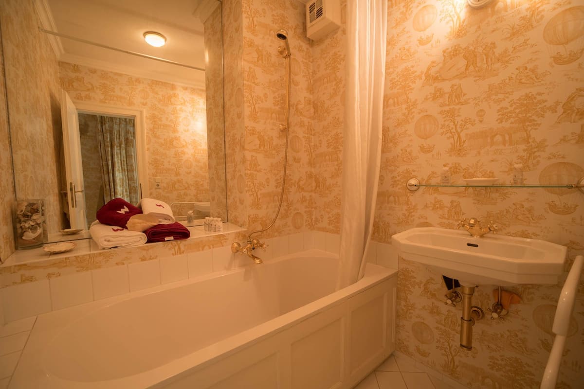 superior apartment, 1 bedroom, accessible, garden area | bathroom | bathtub, free toiletries, hair dryer, towels