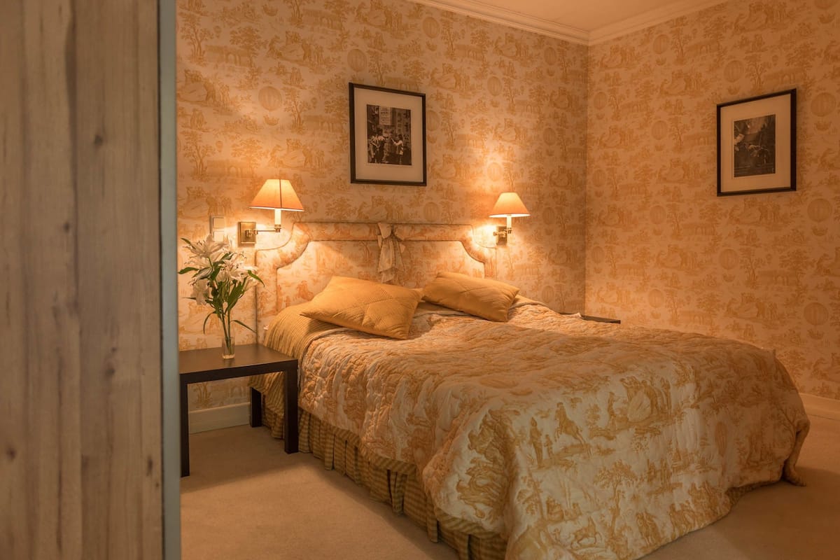 superior apartment, 1 bedroom, accessible, garden area | 1 bedroom, in-room safe, iron/ironing board, free wired internet