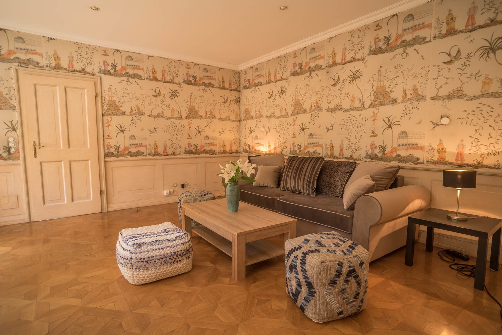 superior apartment, 1 bedroom, accessible, garden area | living area