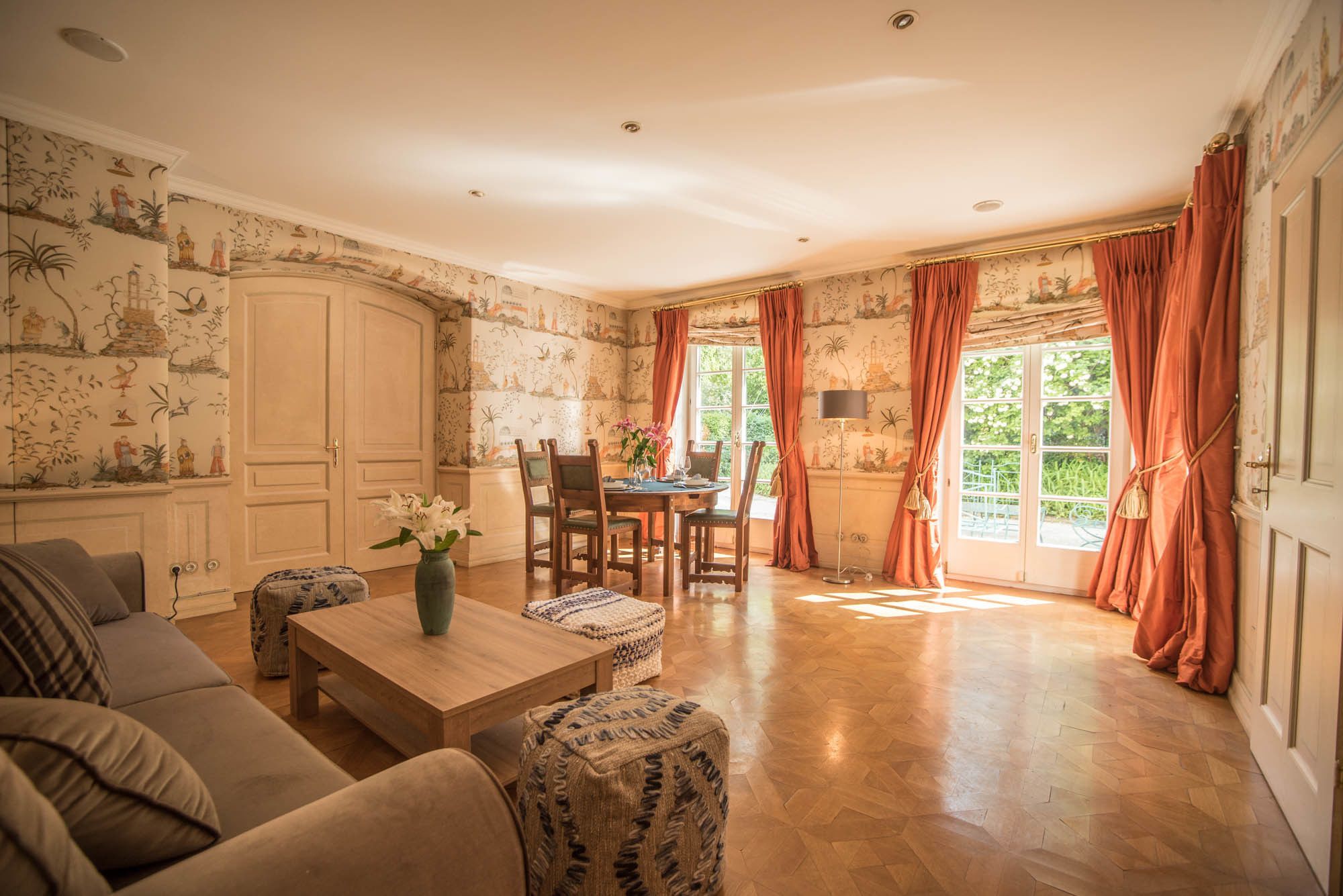 superior apartment, 1 bedroom, accessible, garden area | living area