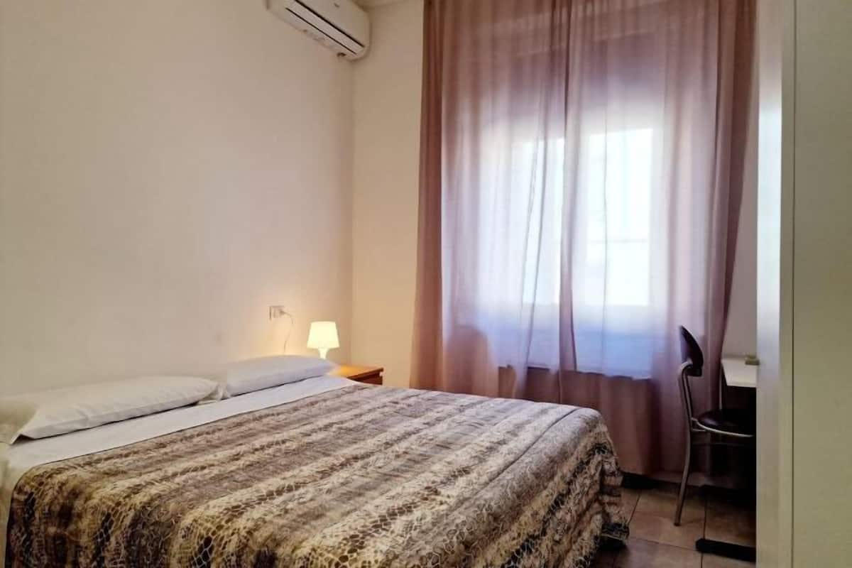 1 bedroom, desk, iron/ironing board, free rollaway beds