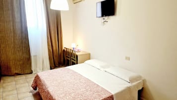 Double Room | 1 bedroom, desk, iron/ironing board, free rollaway beds