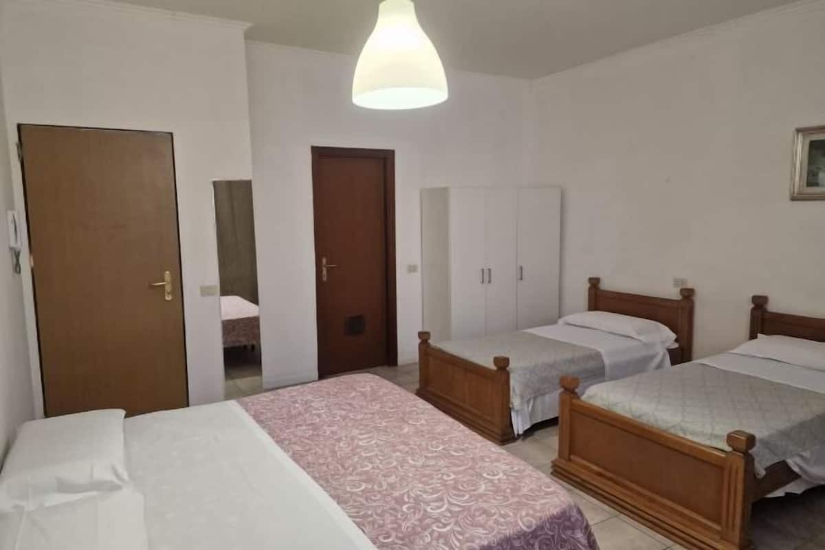 1 bedroom, desk, iron/ironing board, free rollaway beds