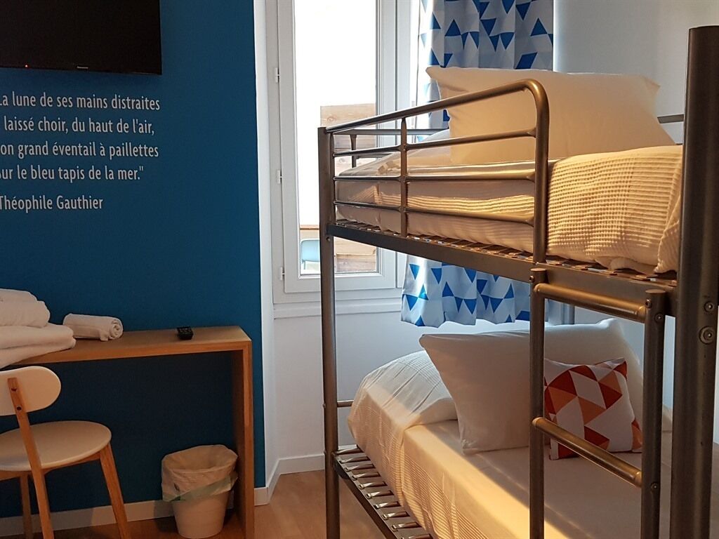 standard suite, private bathroom (vue terrasse) | view from property