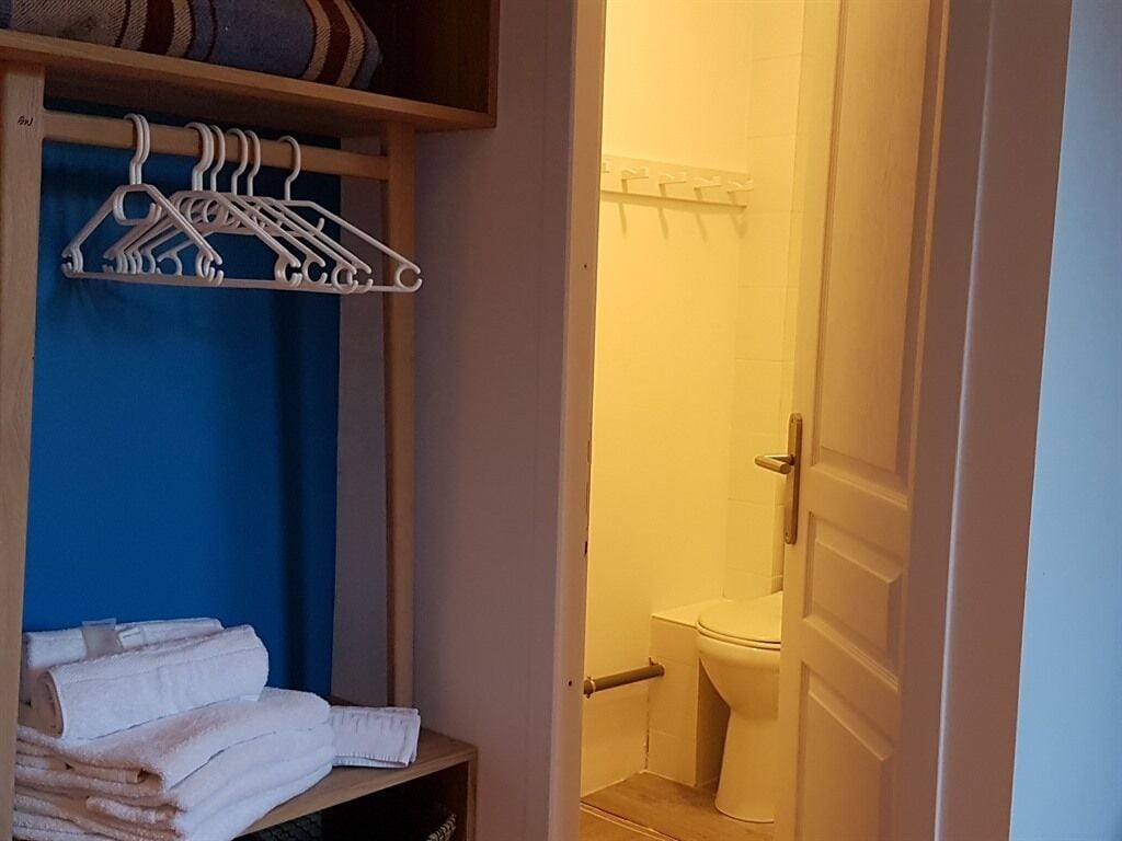 standard suite, private bathroom (vue terrasse)