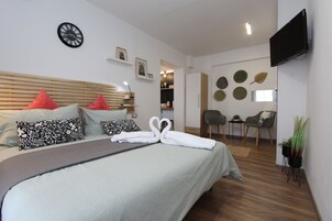 Double Room, 1 Double Bed | Iron/ironing board, free WiFi, bed sheets