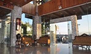 Interior entrance - Pines View Hotel (Baguio)
