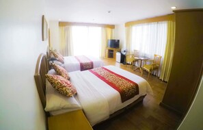 Habitación Deluxe doble | Escritorio, tabla de planchar con plancha, wifi gratis