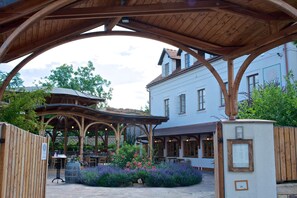 Exterior - Babiččina Zahrada Penzion & Restaurace (Pruhonice)