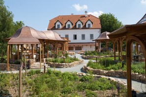 Garden - Babiččina Zahrada Penzion & Restaurace (Pruhonice)