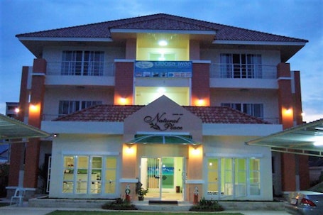 Façade de lâhĂ©bergement - soirĂ©e/nuit