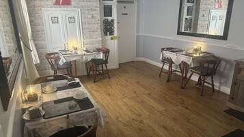 Tägliches inbegriffenes englisches Frühstück