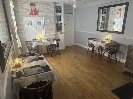 Free daily English breakfast . Adelaide Guesthouse