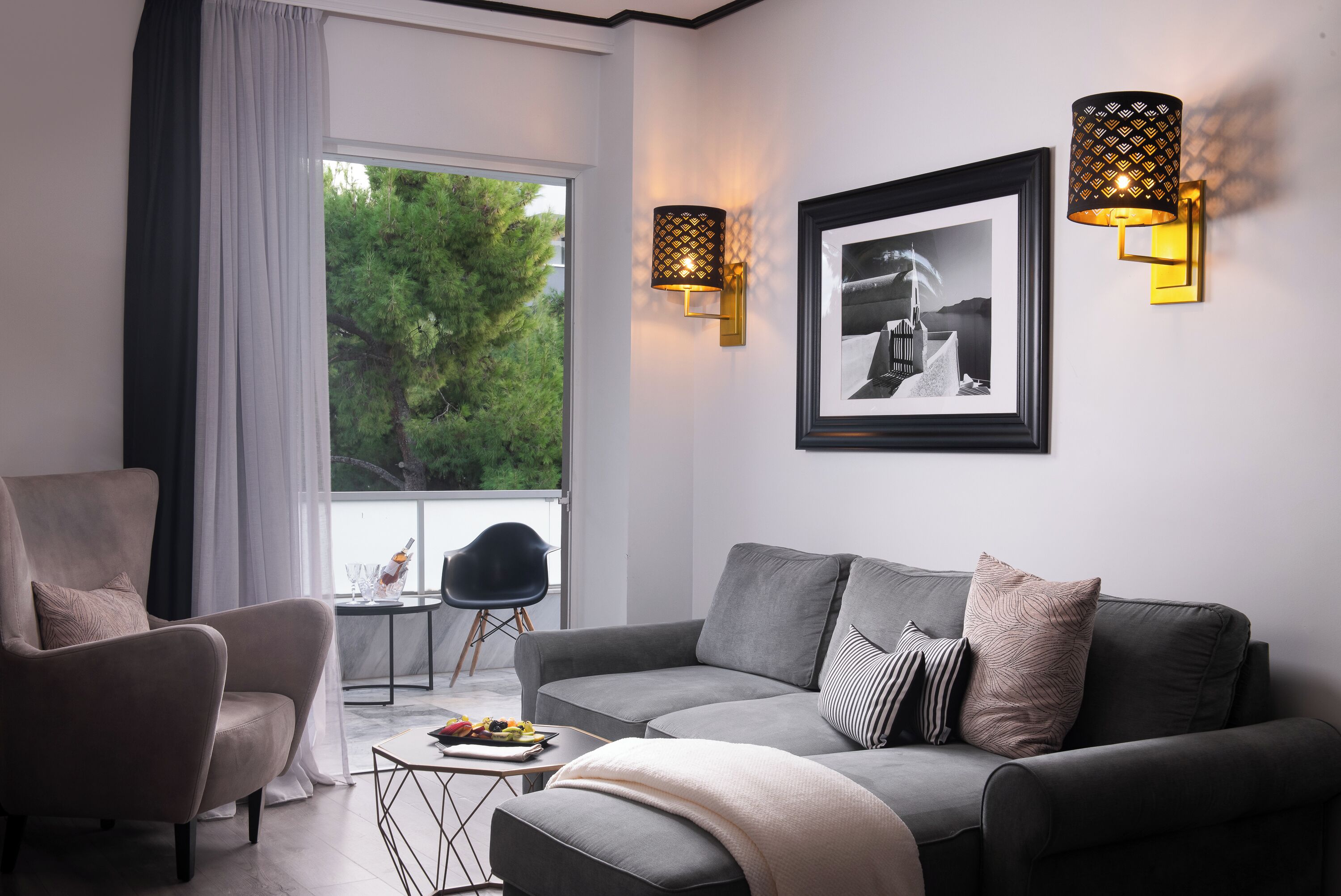 ジュニア スイート | ミニバー、セーフティボックス (室内)、デスク、ノートパソコン用作業スペース