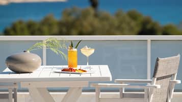 Executive-Suite, Whirlpool, Meerblick | Minibar, Zimmersafe, Schreibtisch, laptopgeeigneter Arbeitsplatz