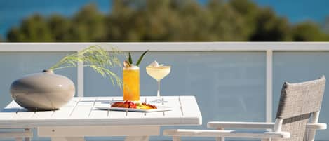 Executive Suite, Jetted Tub, Sea View | Minibar, in-room safe, desk, laptop workspace
