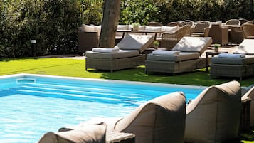 Seasonal outdoor pool, pool umbrellas, sun loungers