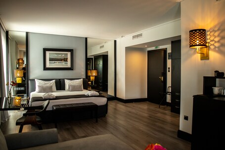 Athenian Riviera Hotel Suites - Image 4