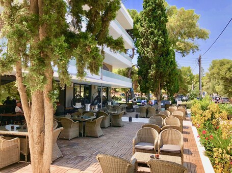 Athenian Riviera Hotel Suites - Image 1