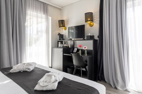 Athenian Riviera Hotel Suites - Image 40