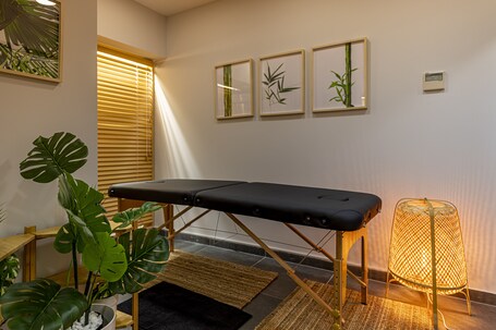 Athenian Riviera Hotel Suites - Image 25