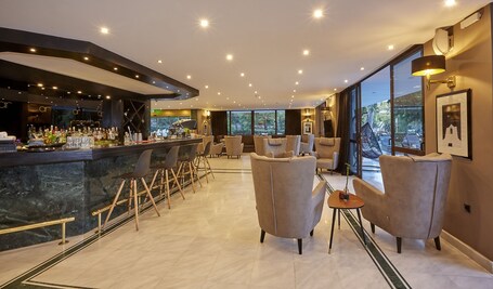 Athenian Riviera Hotel Suites - Image 7