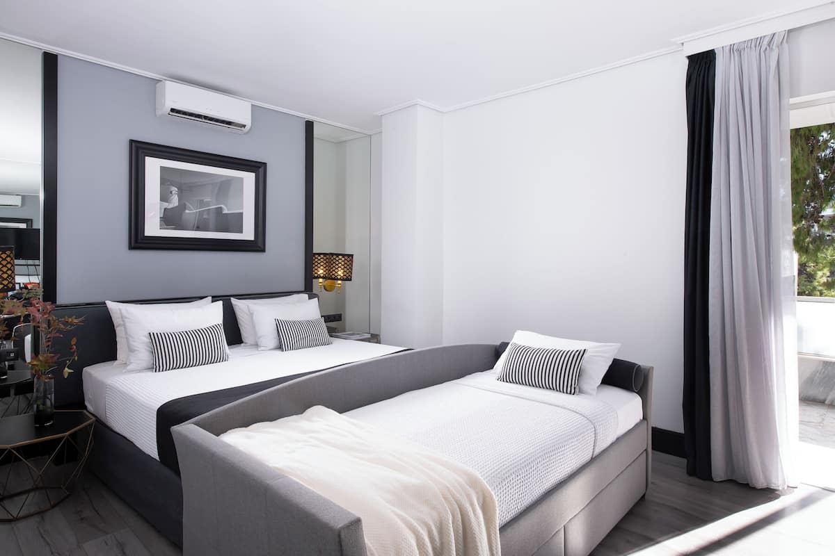 Quarto triplo | Frigobar, cofres nos quartos, escrivaninha, quartos à prova de som