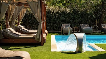 Seasonal outdoor pool, pool umbrellas, sun loungers