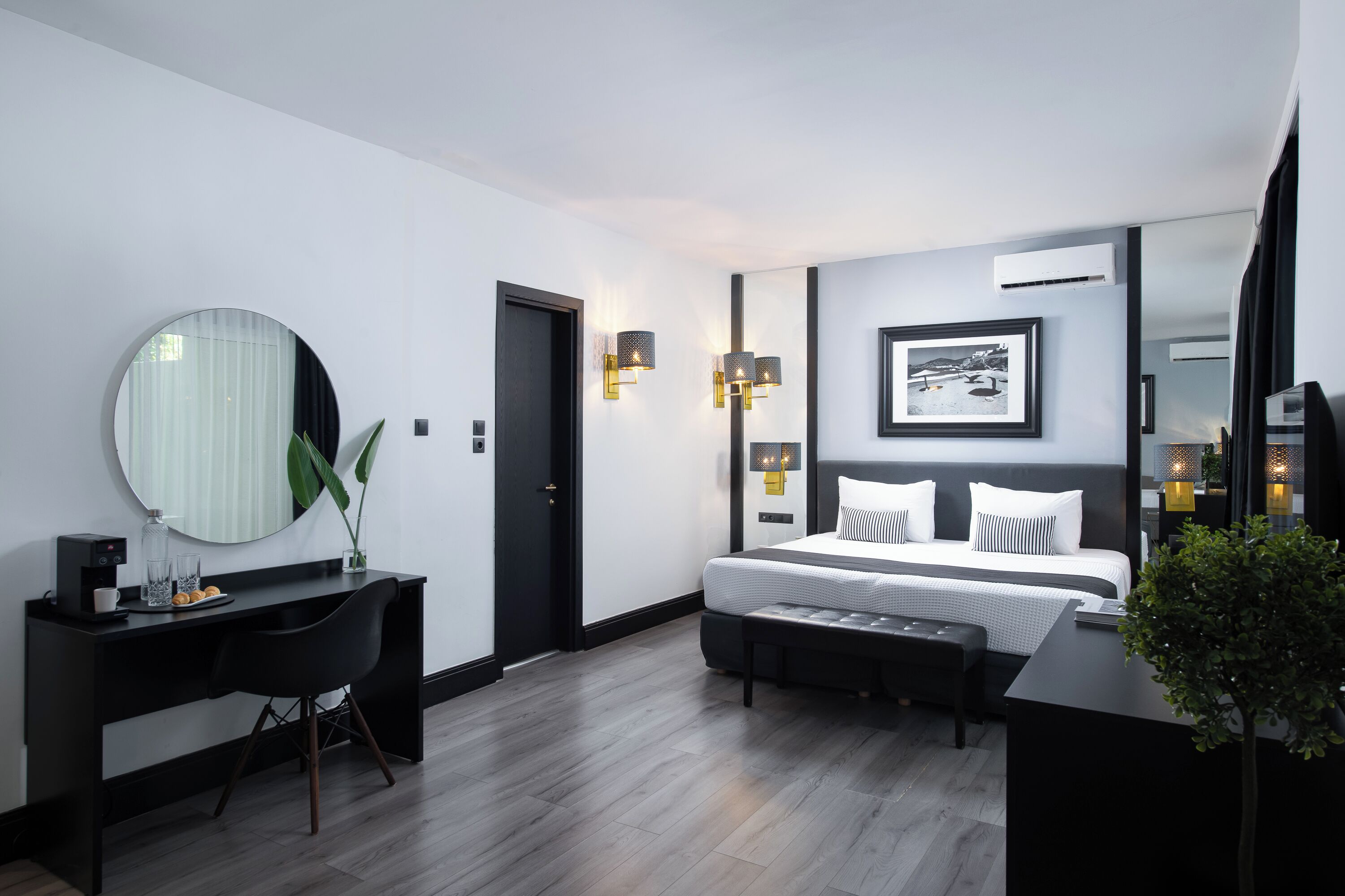 尊荣三人房, 1 间卧室, 花园景观, 一层 | 迷你吧、客房内保险箱、办公桌、隔音