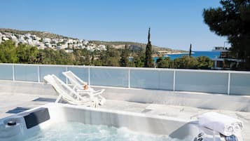 Executive Suite, Jetted Tub, Sea View | Minibar, in-room safe, desk, laptop workspace