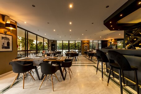 Athenian Riviera Hotel Suites - Image 48