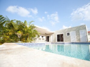 Outdoor pool - Stylish 3 bedroom w/ covered BBQ area by the pool (Sosúa)