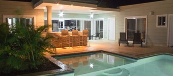 Stylish 3 bedroom w/ covered BBQ area by the pool