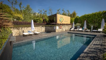 Piscine couverte, piscine extérieure (ouverte en saison)