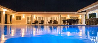 Villa with 4 Master Bedrooms w En-suite Bathrooms