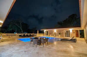 Exterior - Villa with 4 Master Bedrooms w En-suite Bathrooms (Sosúa)
