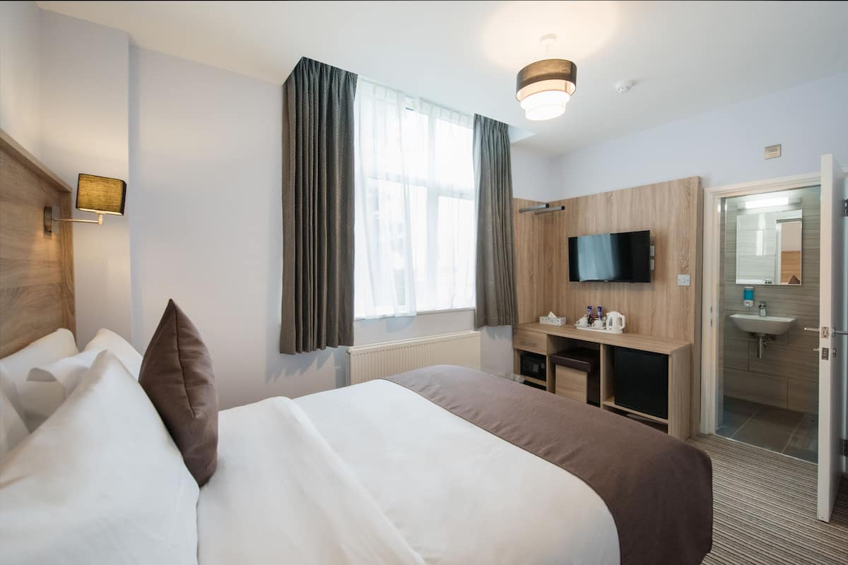 Minibar, in-room safe, desk, soundproofing