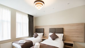 Minibar, in-room safe, desk, soundproofing - Docklands Lodge London (London)